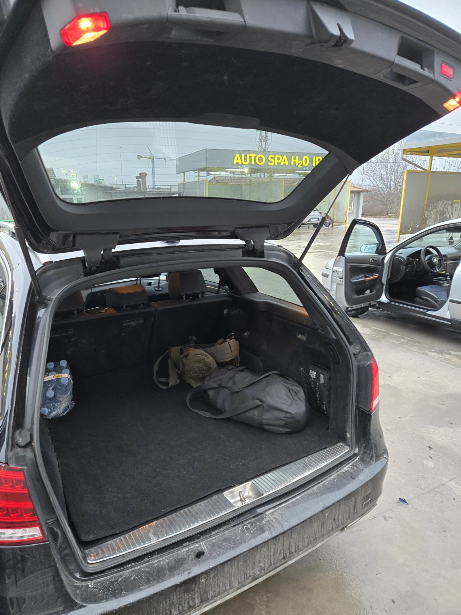 Mercedes-Benz E 220 Full LED масажи печка въздух ТОП, снимка 8 - Автомобили и джипове - 53771314