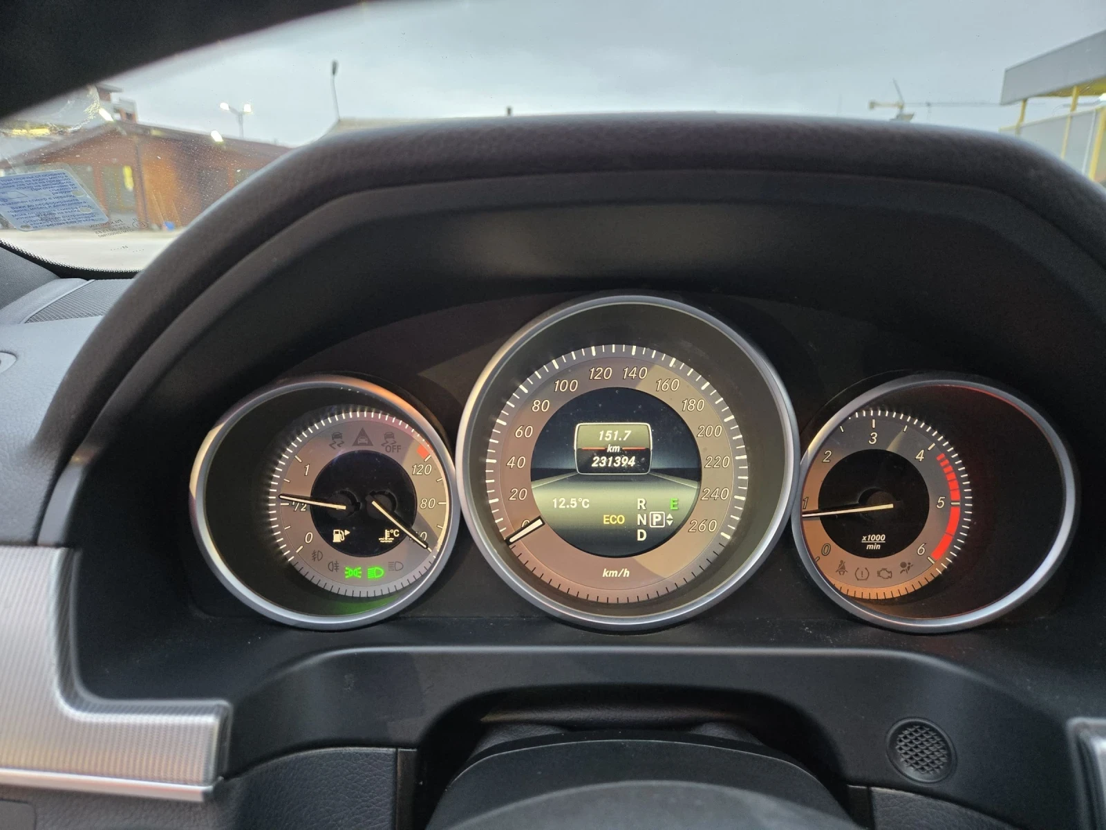 Mercedes-Benz E 220 Full LED масажи печка въздух ТОП, снимка 17 - Автомобили и джипове - 53771314