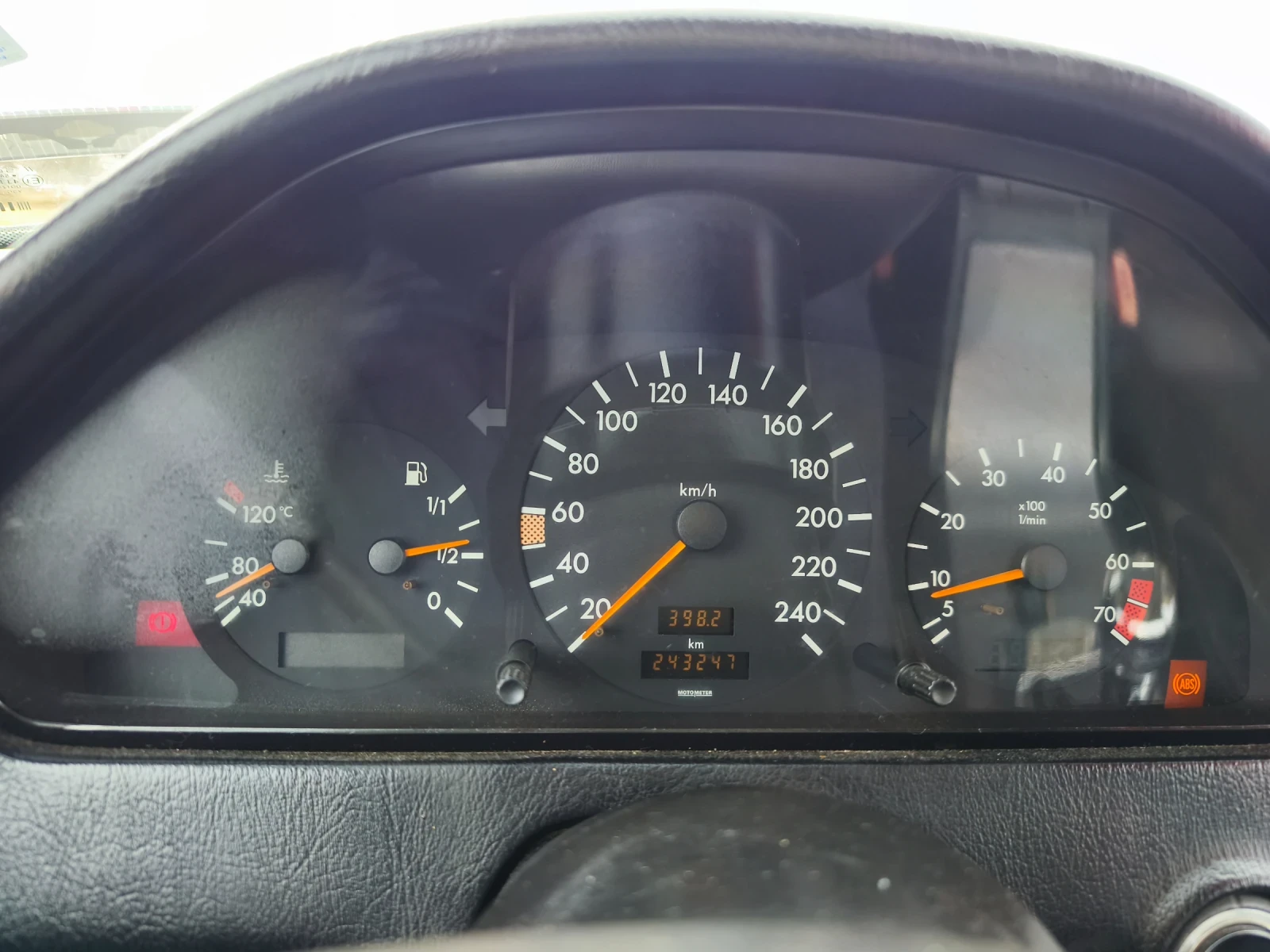 Mercedes-Benz C 220, снимка 15 - Автомобили и джипове - 53924859