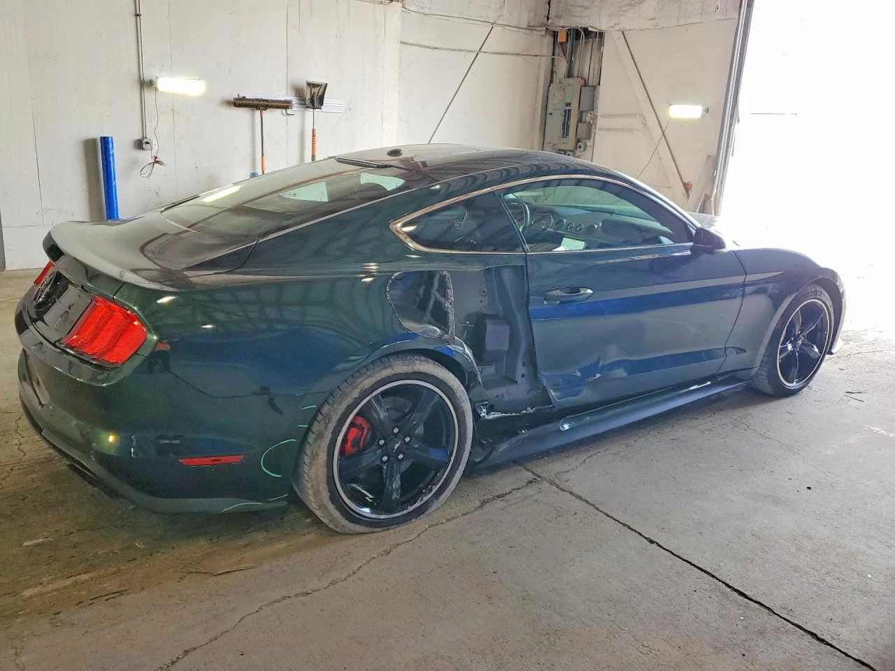 Ford Mustang Bullitt Fastback, снимка 3 - Автомобили и джипове - 54244329