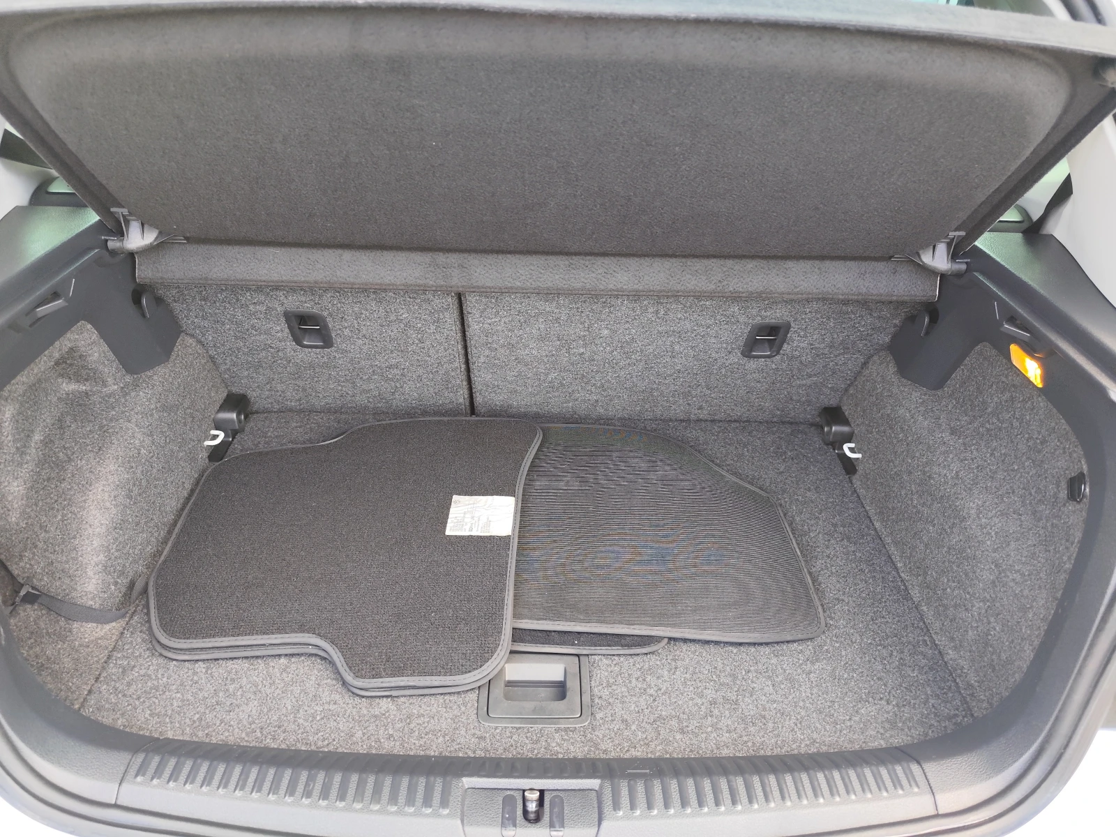 VW Polo 1.4i* KLIMATRONIK* EURO5A* , снимка 11 - Автомобили и джипове - 54343936