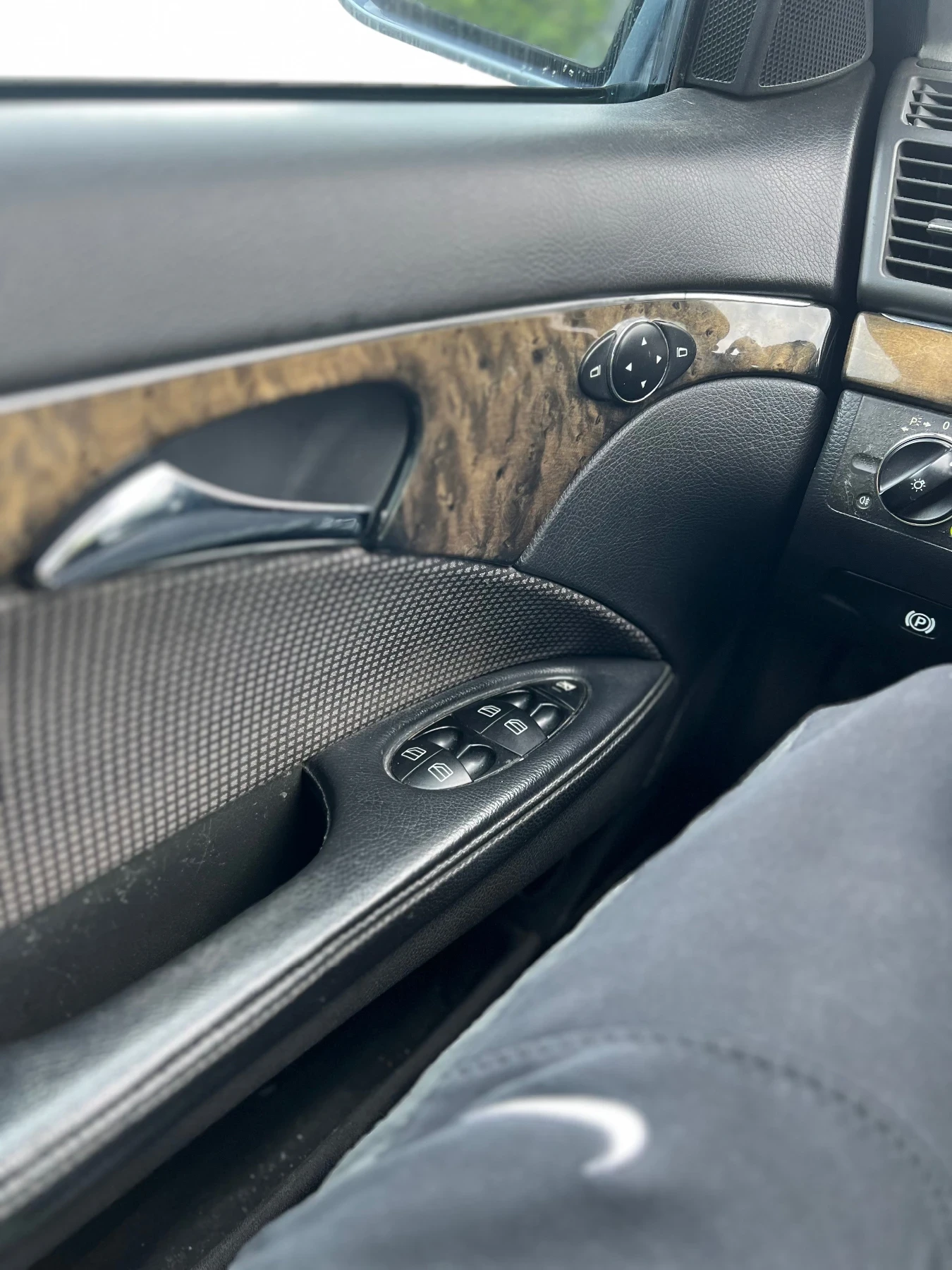 Mercedes-Benz E 220 2.2 CDI, снимка 8 - Автомобили и джипове - 54382428