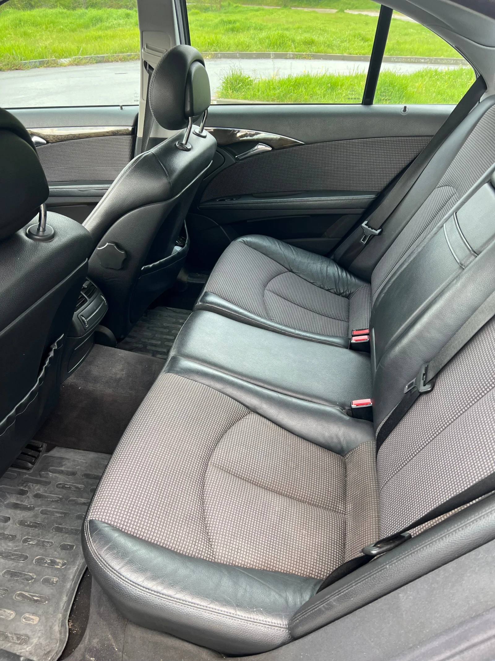 Mercedes-Benz E 220 2.2 CDI, снимка 7 - Автомобили и джипове - 54382428