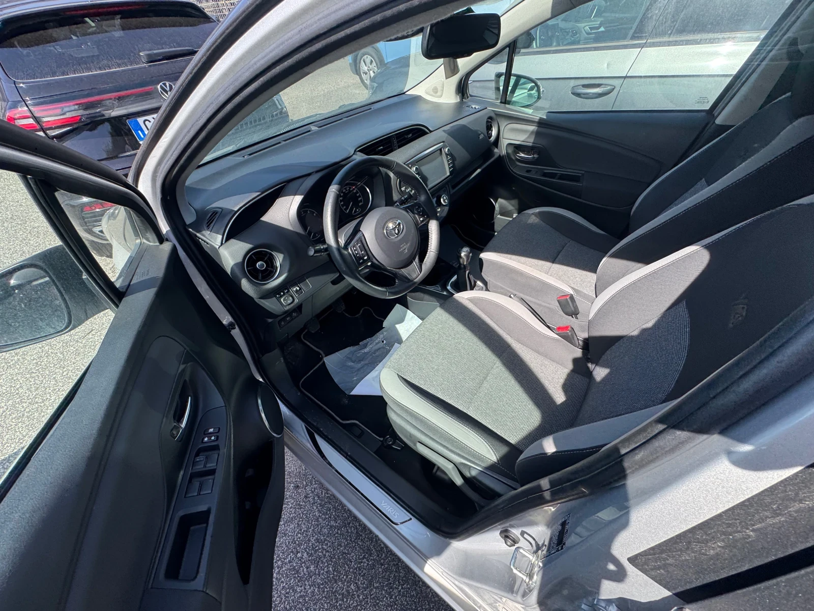 Toyota Yaris 1.0Benzin:;58017км::Тoп-Y20 ИНДИВИДУАЛЕН !!, снимка 5 - Автомобили и джипове - 54886137