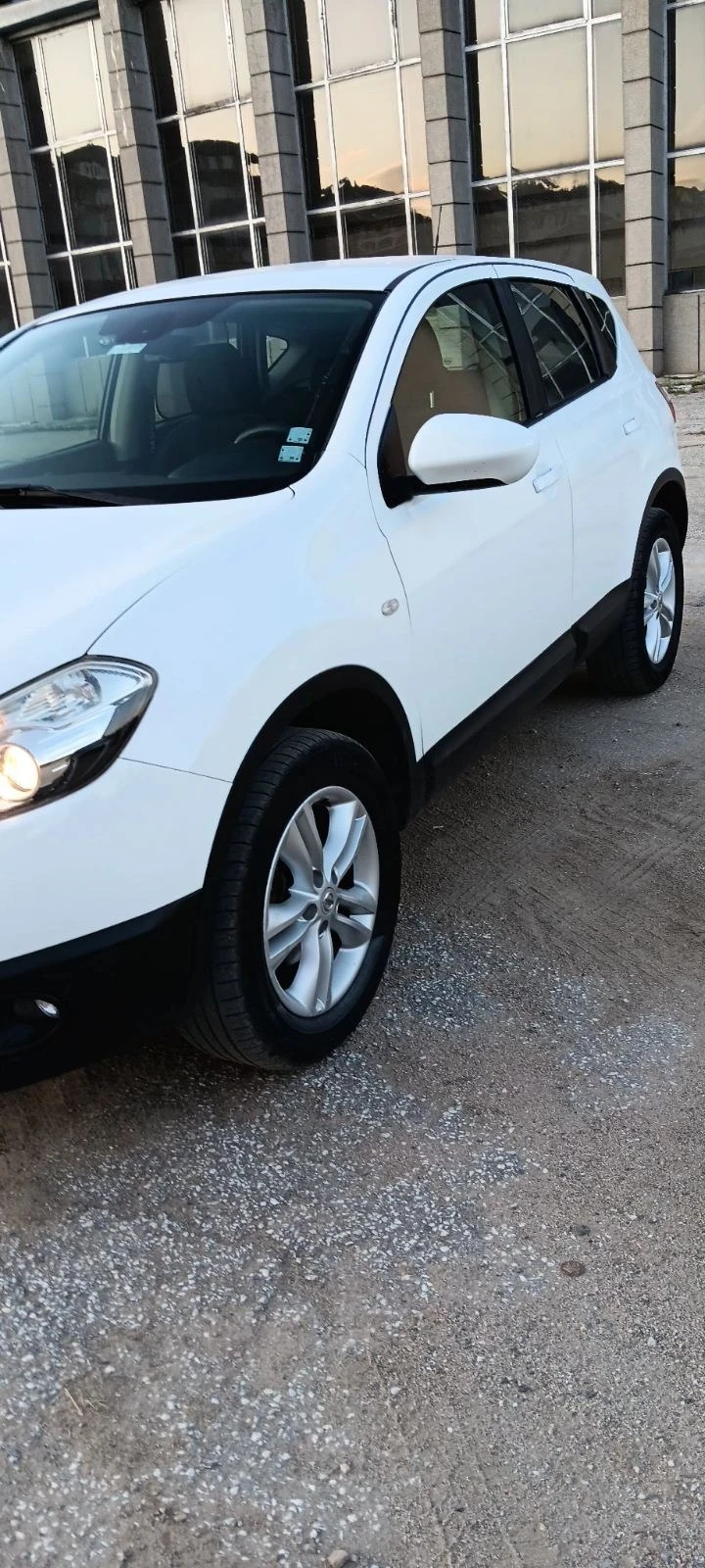 Nissan Qashqai 2.0 D 4x4 150кс., снимка 15 - Автомобили и джипове - 46801625