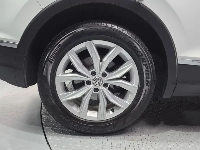 VW Tiguan 2.0 TDI PREMIUM, снимка 5 - Автомобили и джипове - 56294558