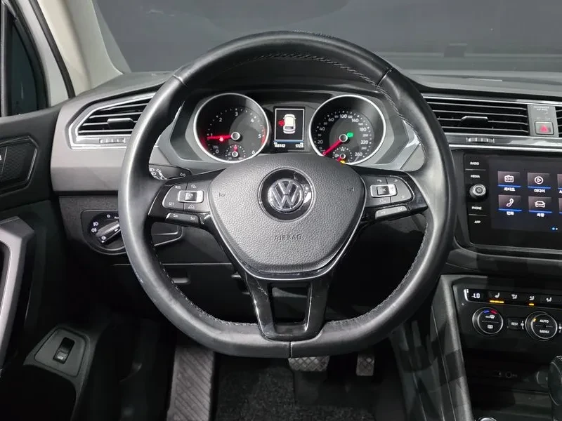 VW Tiguan 2.0 TDI PREMIUM, снимка 14 - Автомобили и джипове - 56294558