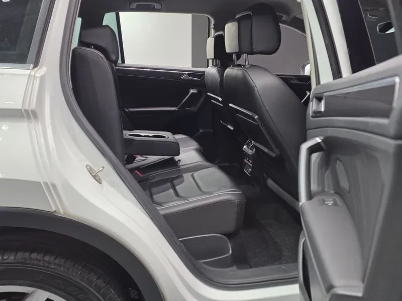 VW Tiguan 2.0 TDI PREMIUM, снимка 12 - Автомобили и джипове - 56294558