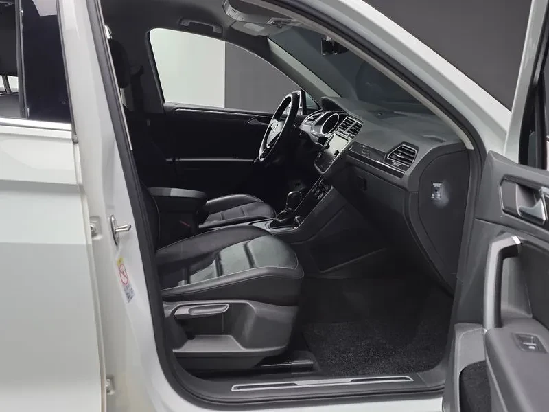 VW Tiguan 2.0 TDI PREMIUM, снимка 11 - Автомобили и джипове - 56294558
