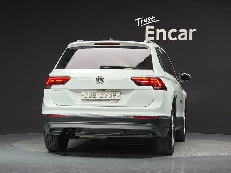 VW Tiguan 2.0 TDI PREMIUM, снимка 4 - Автомобили и джипове - 56294558