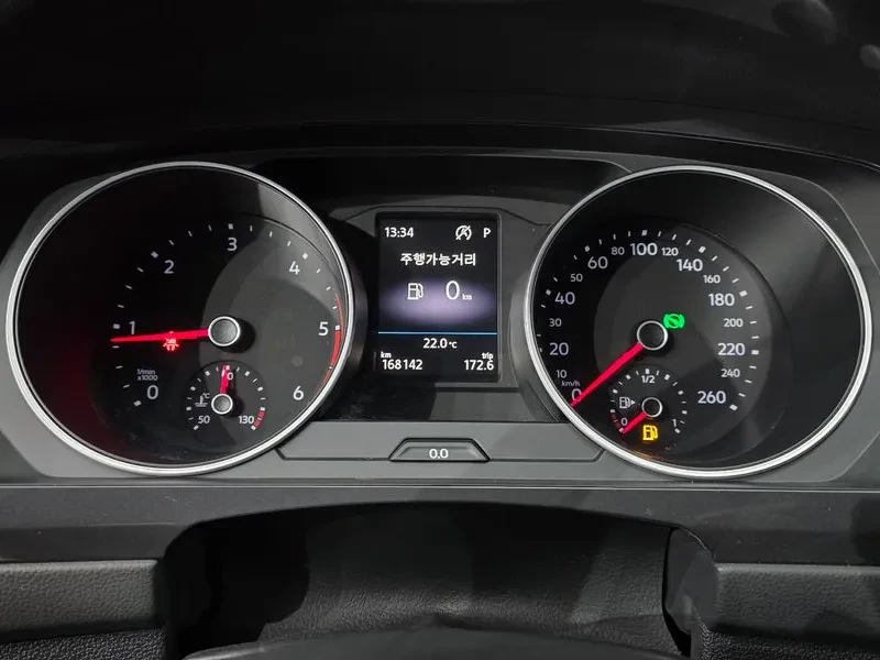 VW Tiguan 2.0 TDI PREMIUM, снимка 8 - Автомобили и джипове - 56294558