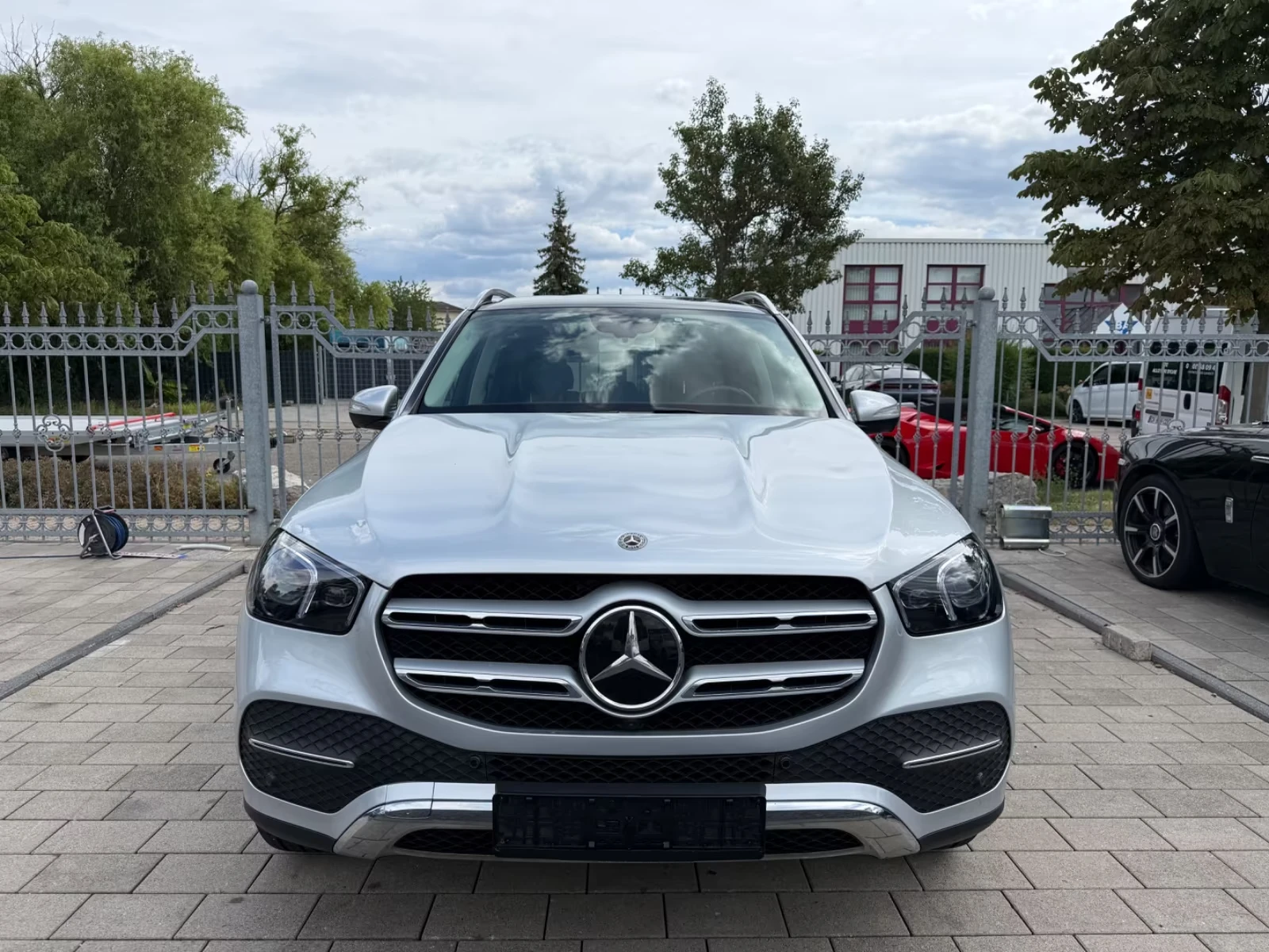 Mercedes-Benz GLE 350 de 4Matic Pano KeyGO 360 SzH Distr Burm #iCarbg - изображение 2