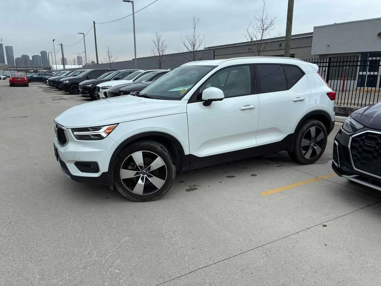 Volvo XC40 Momentum  CARFAX, снимка 2 - Автомобили и джипове - 54222330