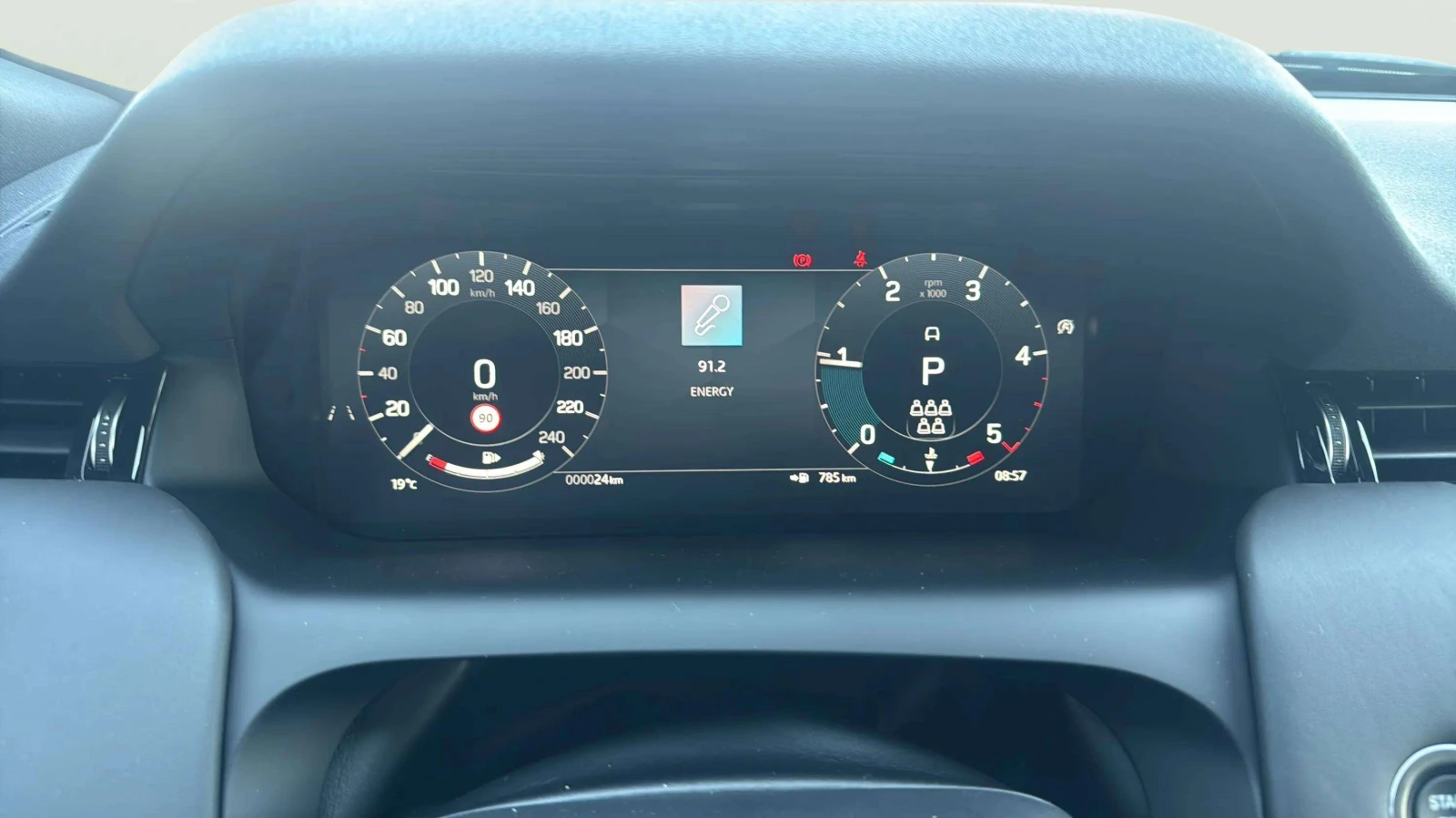 Land Rover Discovery Sport 2.0D, снимка 13 - Автомобили и джипове - 55193698