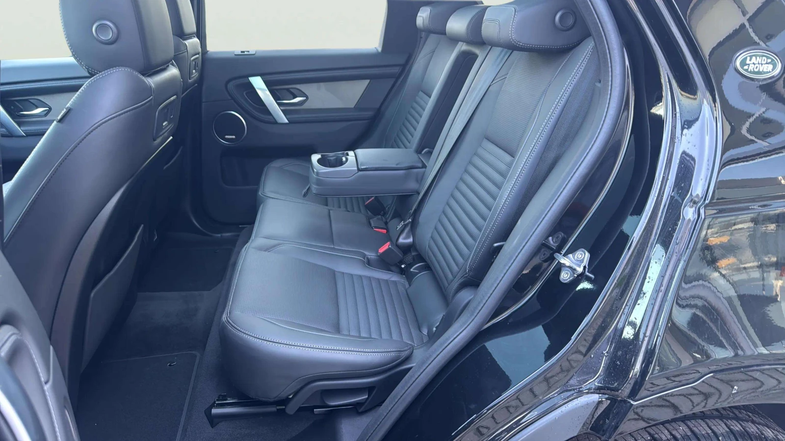 Land Rover Discovery Sport 2.0D, снимка 14 - Автомобили и джипове - 55193698