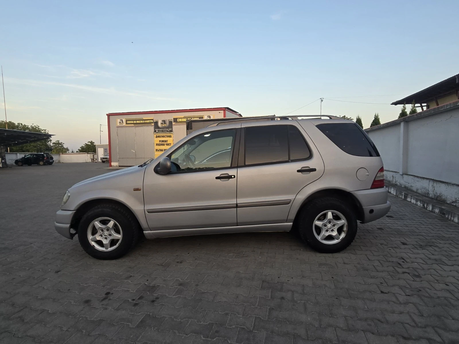 Mercedes-Benz ML 320, снимка 2 - Автомобили и джипове - 56155596