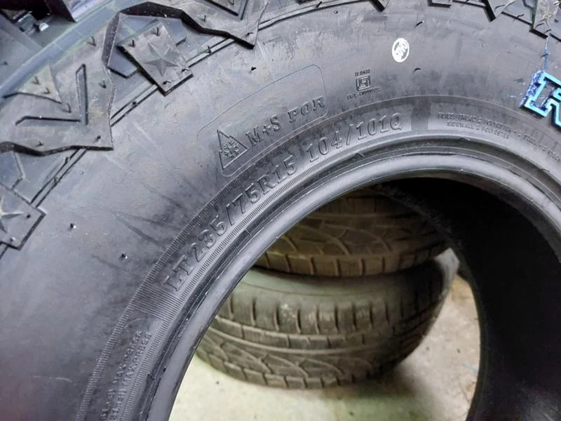 Гуми Всесезонни 235/75R15, снимка 7 - Гуми и джанти - 35846589