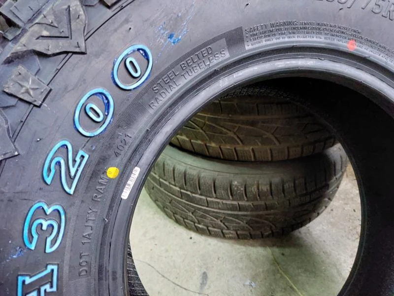 Гуми Всесезонни 235/75R15, снимка 8 - Гуми и джанти - 35846589