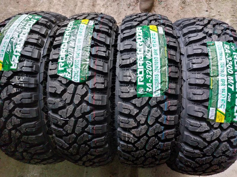 Гуми Всесезонни 235/75R15, снимка 1 - Гуми и джанти - 35846589