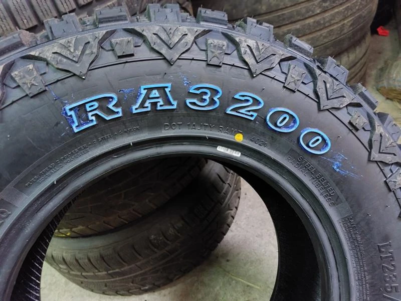 Гуми Всесезонни 235/75R15, снимка 6 - Гуми и джанти - 35846589