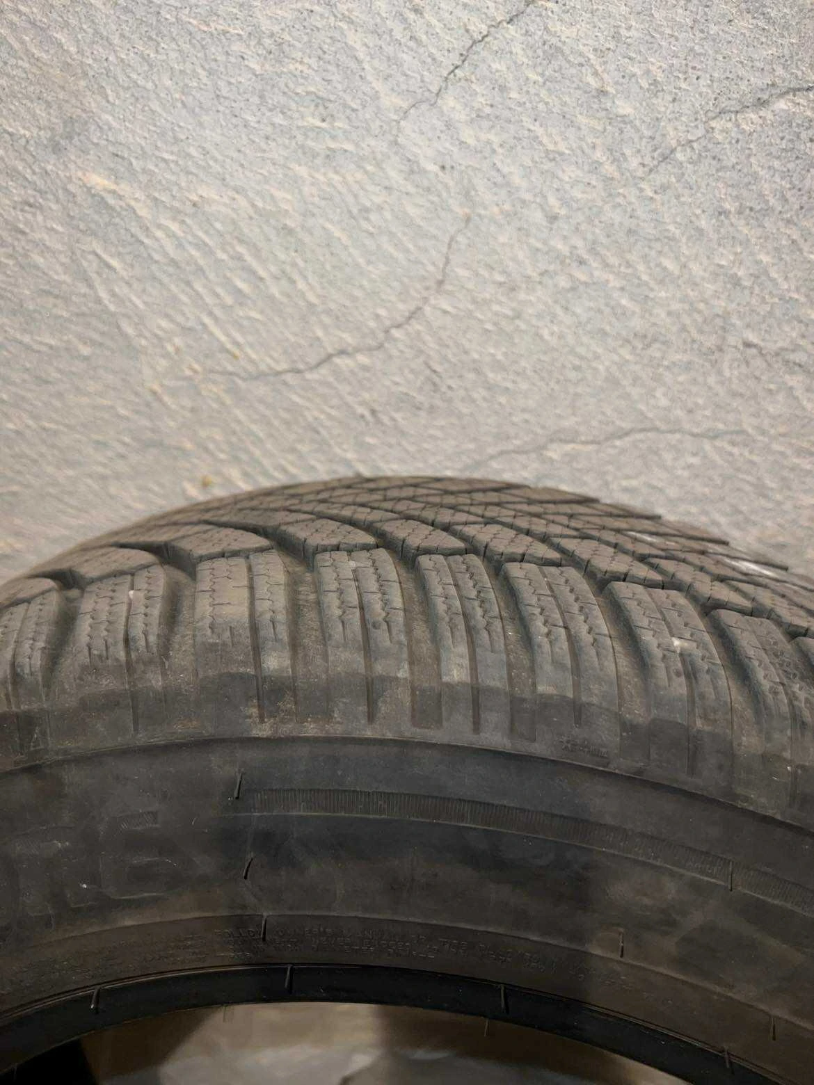 Гуми Зимни 195/65R15, снимка 3 - Гуми и джанти - 54121533