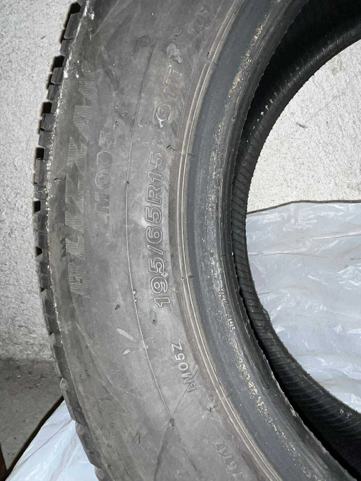 Гуми Зимни 195/65R15, снимка 5 - Гуми и джанти - 54121533