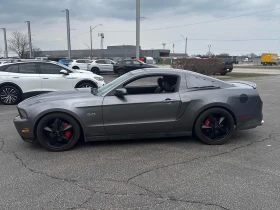 Ford Mustang GT 5.0 * РЪЧКА * НАВИ * ЧЕРНА КОЖА * , снимка 2