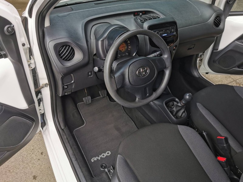 Toyota Aygo 1.0i, снимка 5 - Автомобили и джипове - 46423938