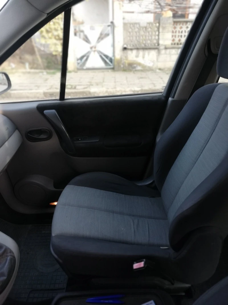 Renault Scenic, снимка 10 - Автомобили и джипове - 49152168