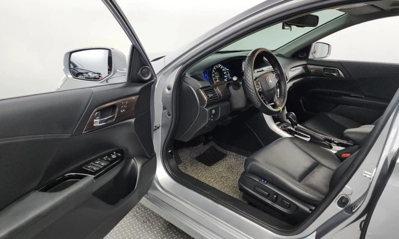 Honda Accord 2.0 Hybrid 9Th, снимка 9 - Автомобили и джипове - 51428199