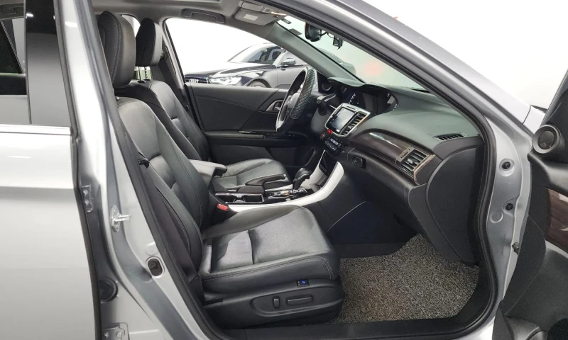 Honda Accord 2.0 Hybrid 9Th, снимка 10 - Автомобили и джипове - 51428199