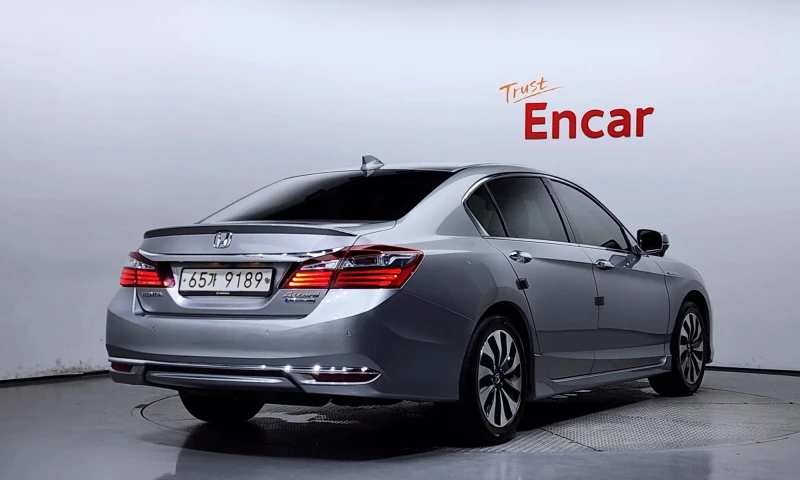 Honda Accord 2.0 Hybrid 9Th, снимка 2 - Автомобили и джипове - 51428199