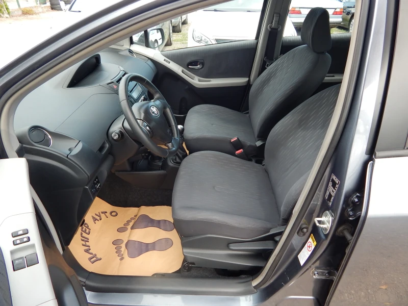 Toyota Yaris 1.3i* 100k.* 6скорости* , снимка 11 - Автомобили и джипове - 51717320
