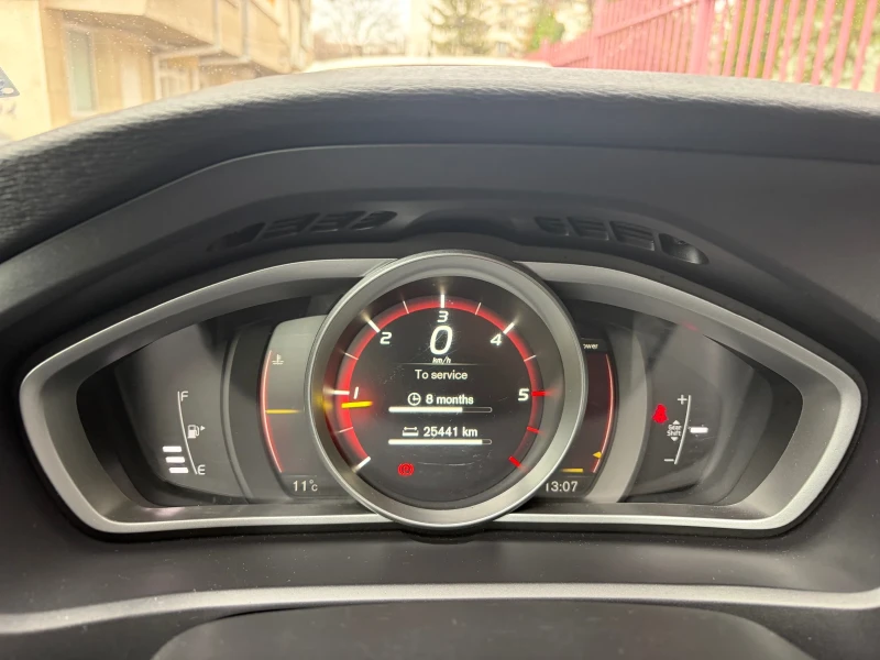 Volvo V40, снимка 10 - Автомобили и джипове - 53405107