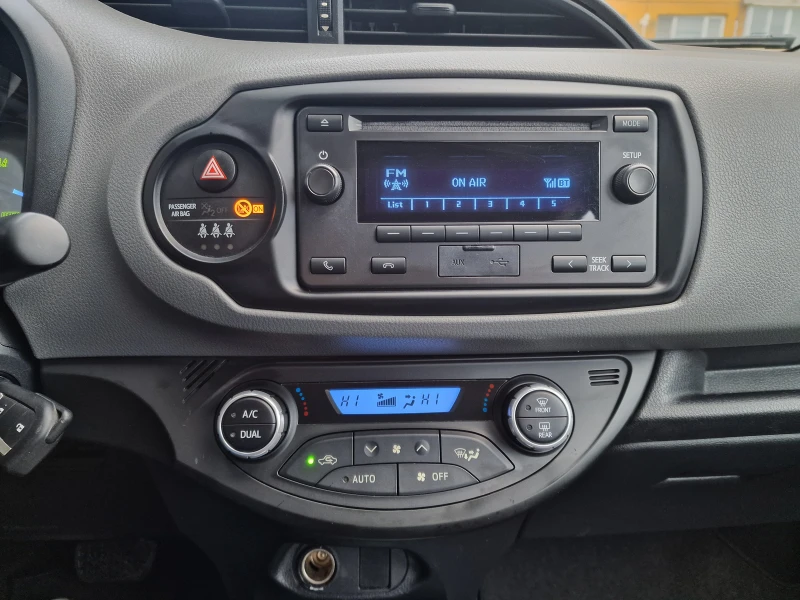 Toyota Yaris 1.5 Hybrid 1.5 , снимка 16 - Автомобили и джипове - 53415454