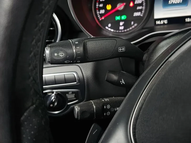 Mercedes-Benz C 180, снимка 14 - Автомобили и джипове - 52823010