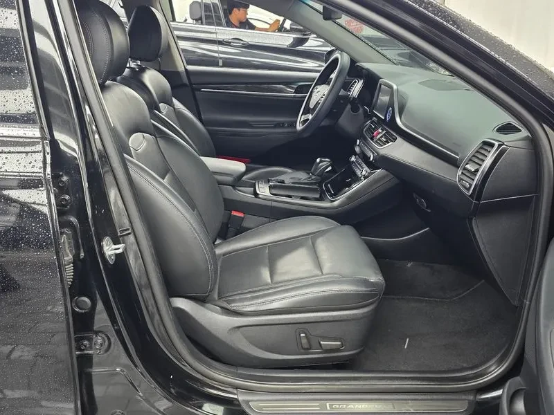 Hyundai Grandeur 3.0 Premium, снимка 11 - Автомобили и джипове - 55643474
