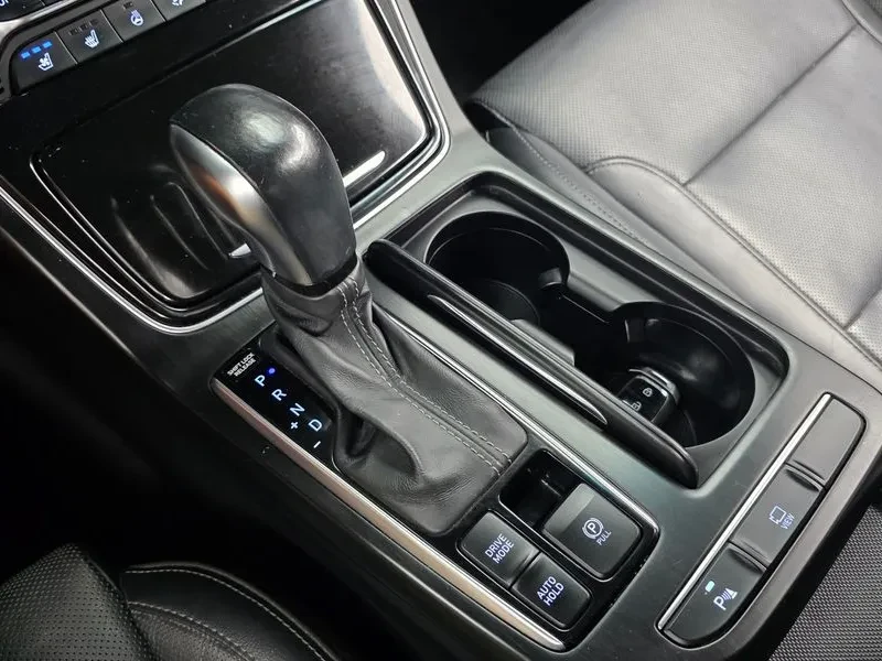 Hyundai Grandeur 3.0 Premium, снимка 9 - Автомобили и джипове - 55643474