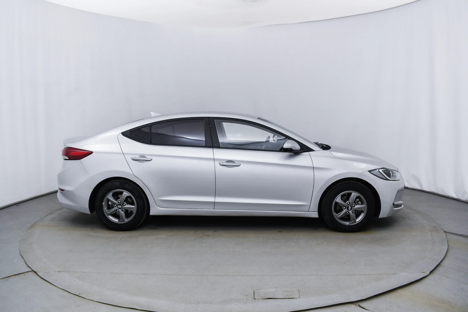Hyundai Elantra 1.6 LPI - изображение 4