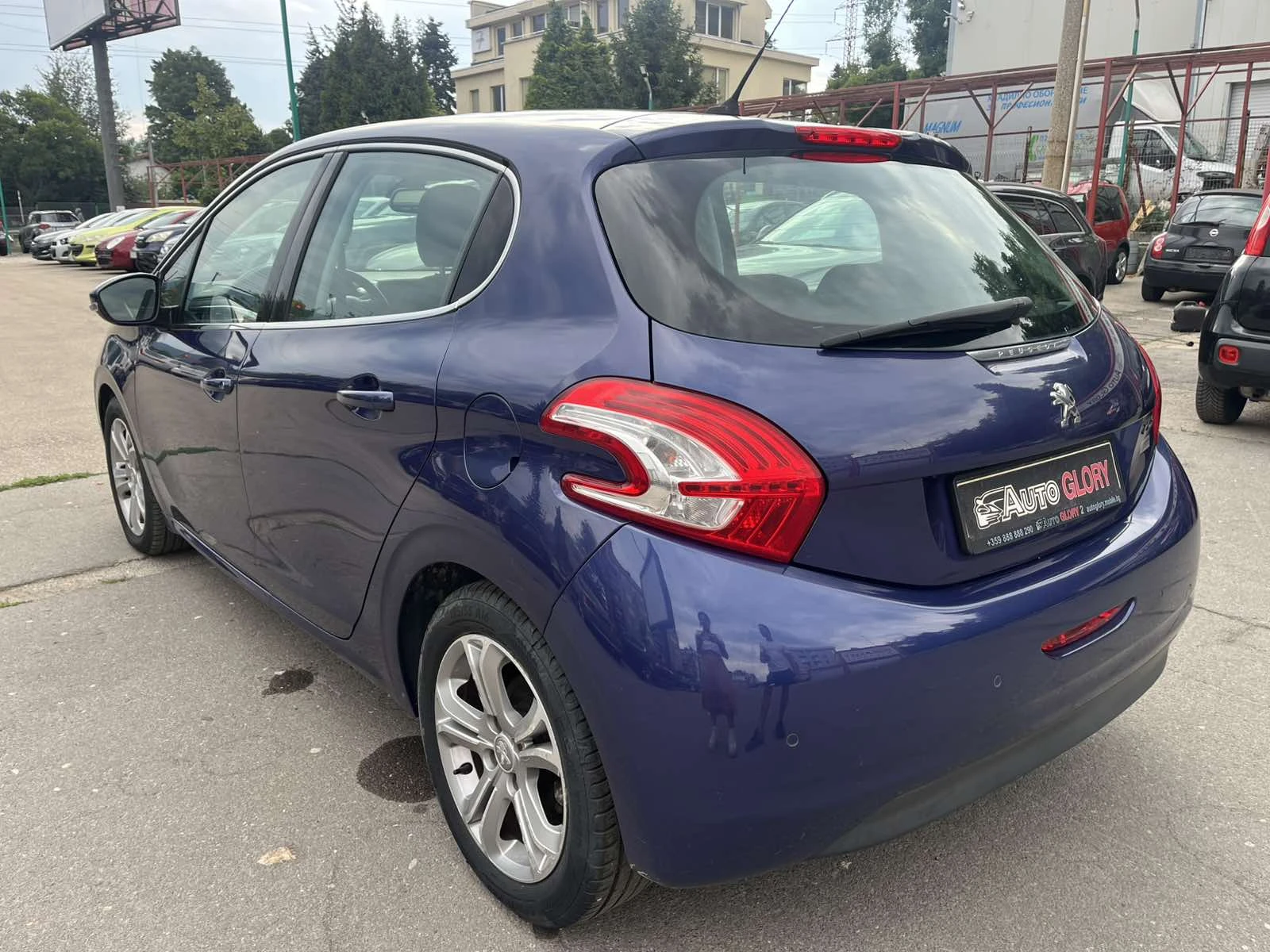 Peugeot 208 1.6 BENZ - изображение 6