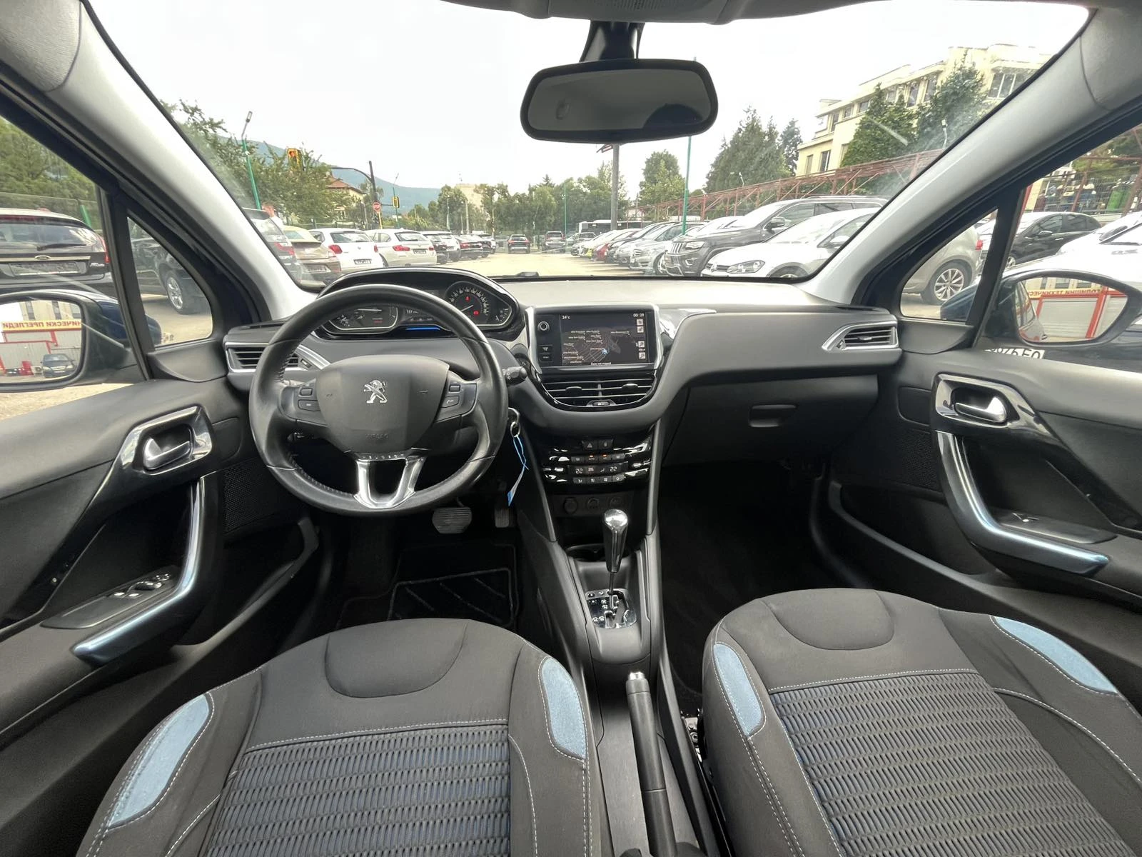 Peugeot 208 1.6 BENZ - изображение 9