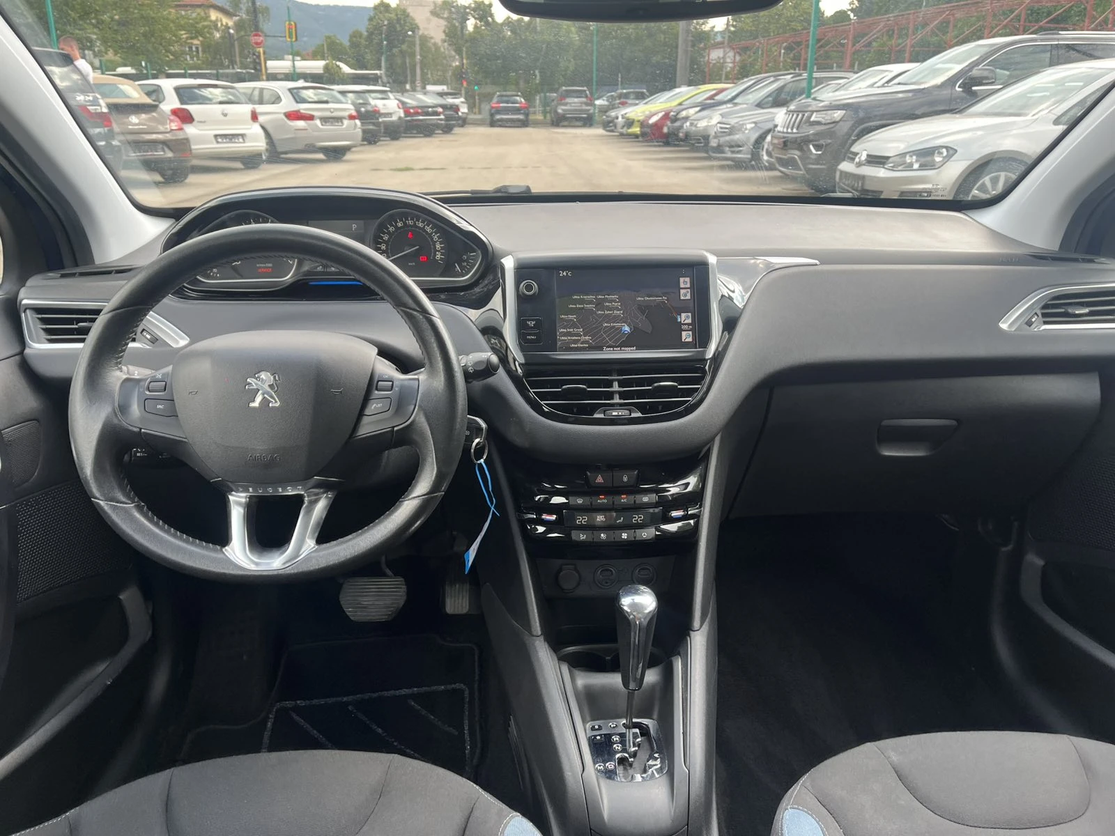 Peugeot 208 1.6 BENZ - изображение 10
