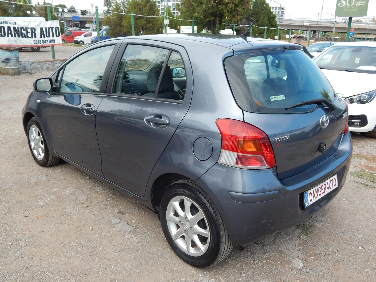 Toyota Yaris 1.3i* 100k.* 6скорости*  - изображение 6