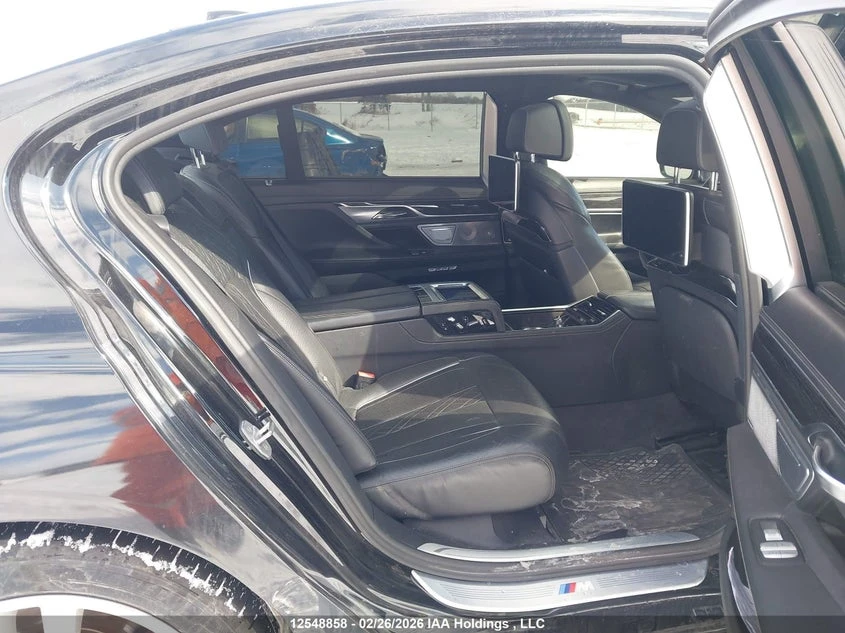 BMW 750 Long* TV* Bowers & Wilkins, снимка 8 - Автомобили и джипове - 53825654