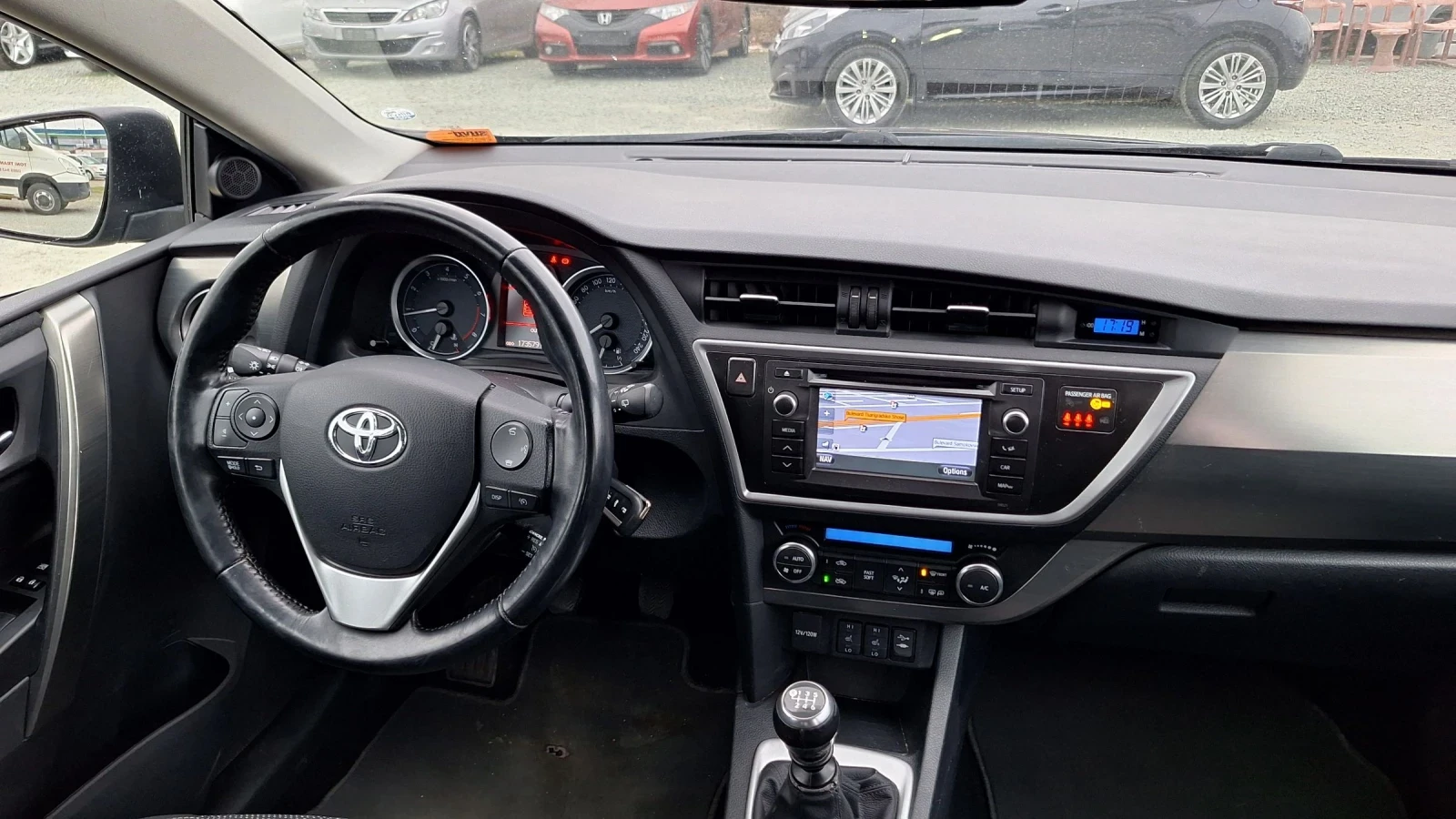Toyota Auris 1.6 НАВИ-ПОДГРЕВ, снимка 12 - Автомобили и джипове - 53892901