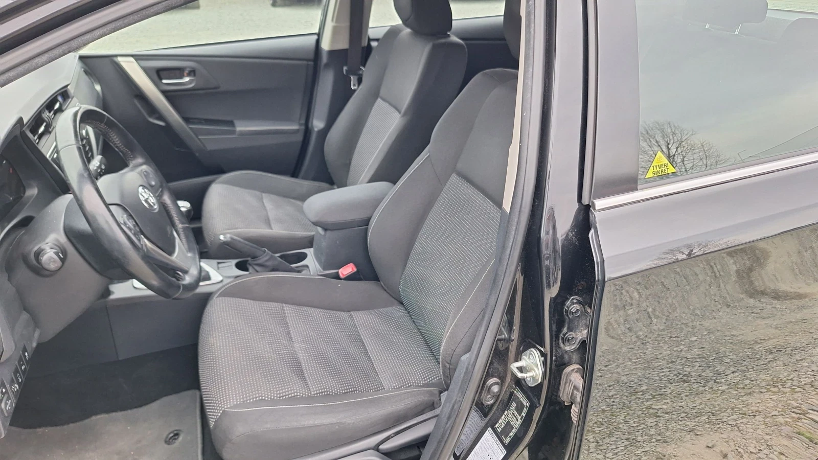 Toyota Auris 1.6 НАВИ-ПОДГРЕВ, снимка 8 - Автомобили и джипове - 53892901