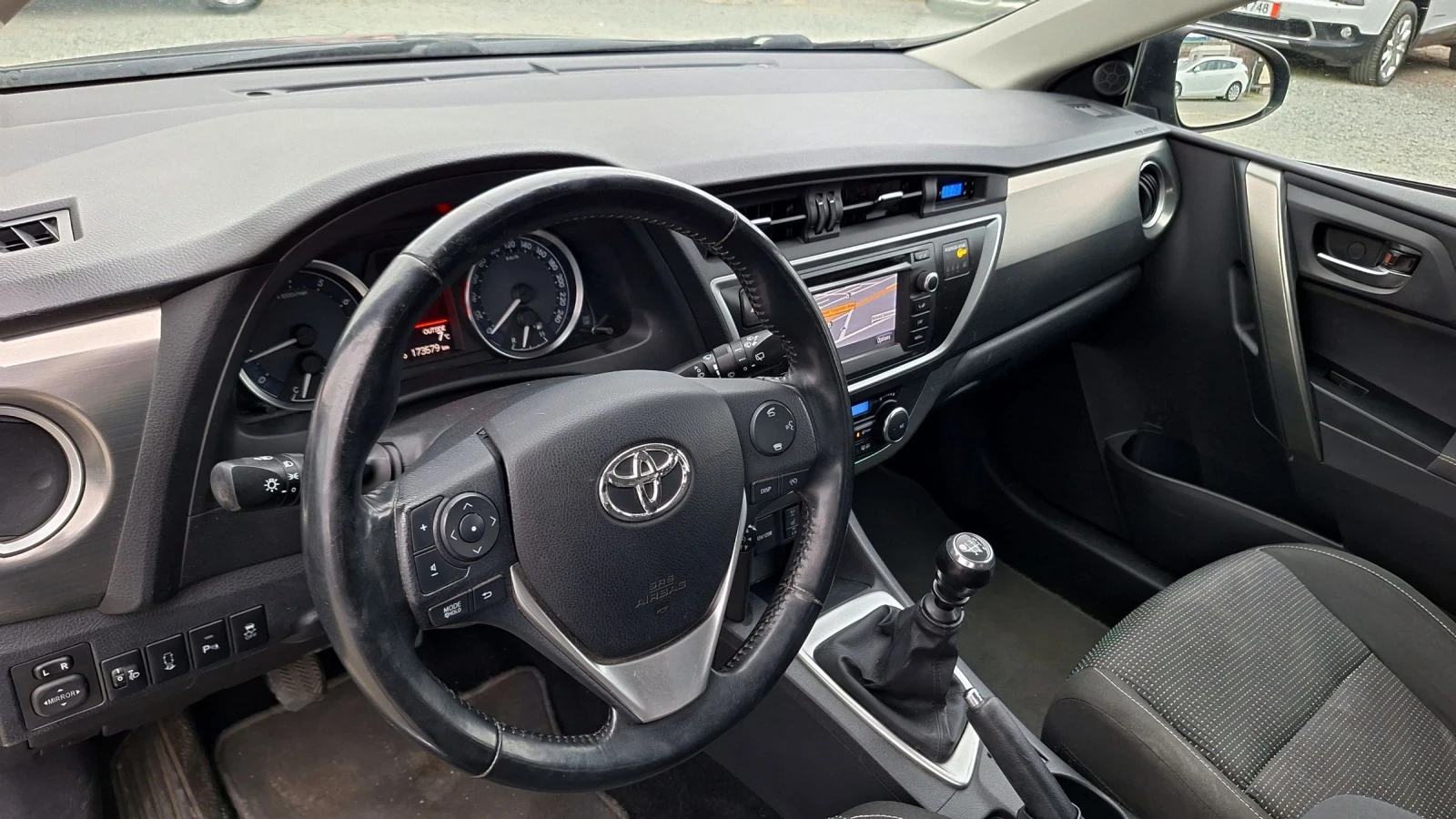 Toyota Auris 1.6 НАВИ-ПОДГРЕВ, снимка 16 - Автомобили и джипове - 53892901