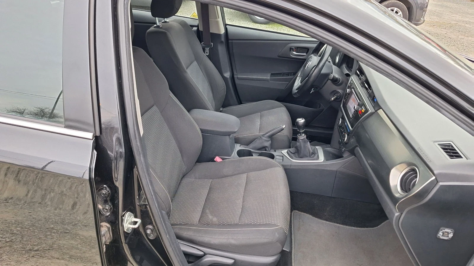 Toyota Auris 1.6 НАВИ-ПОДГРЕВ, снимка 13 - Автомобили и джипове - 53892901