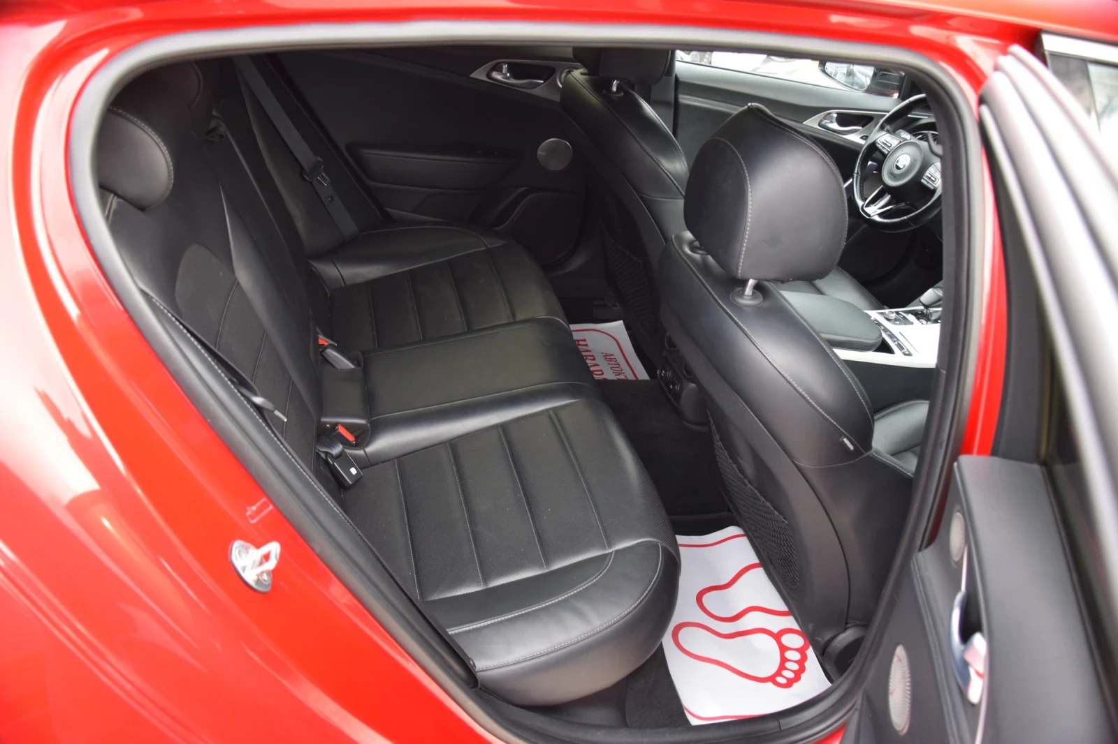 Kia Stinger 2.0 i turbo, снимка 13 - Автомобили и джипове - 53945702