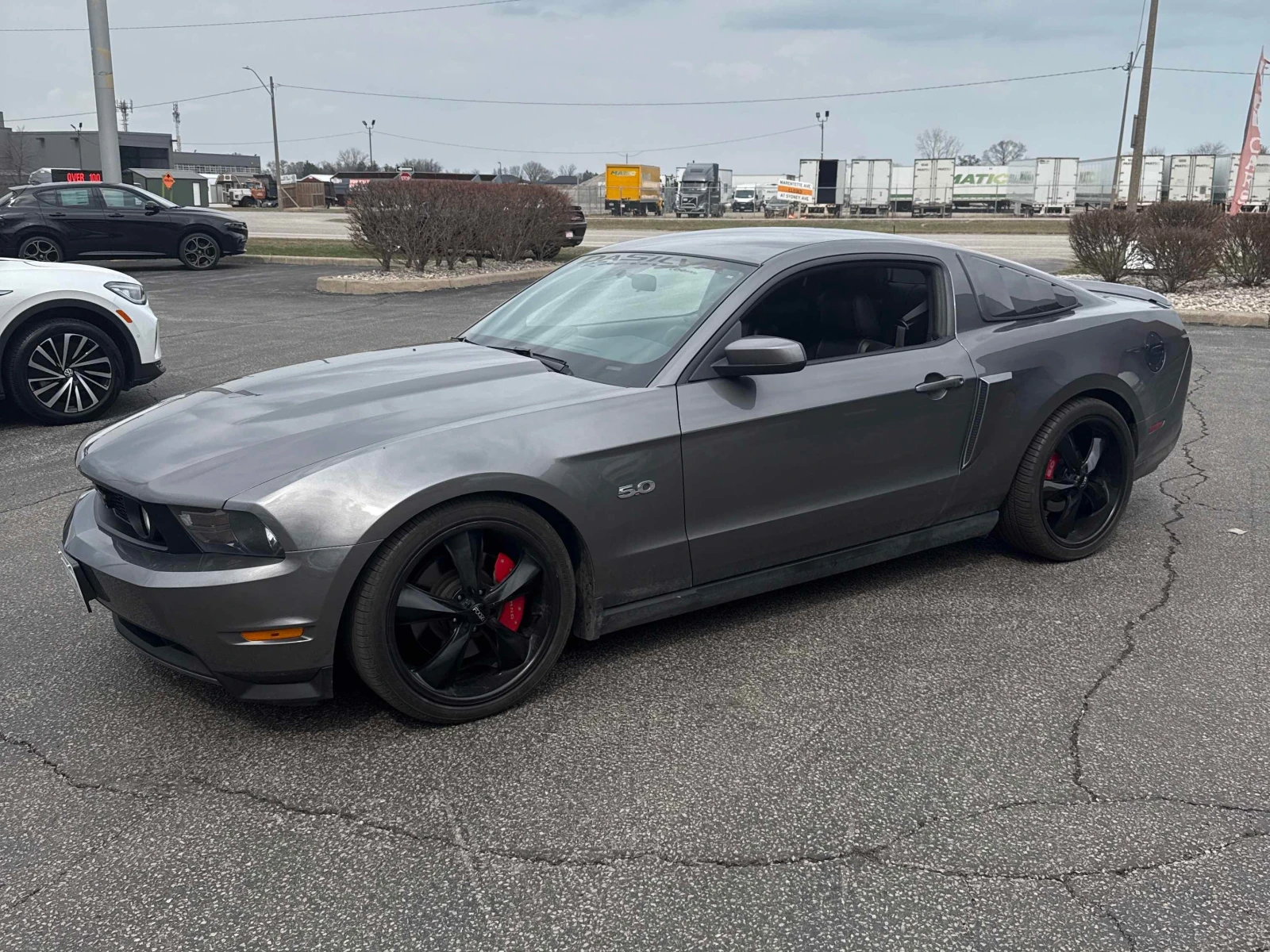 Ford Mustang GT 5.0 * РЪЧКА * НАВИ * ЧЕРНА КОЖА * 